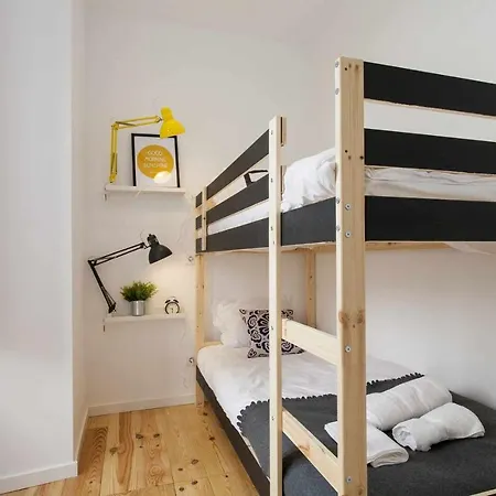 Yellow Design Estudio Com Ac Baixa Chiado * Lissabon