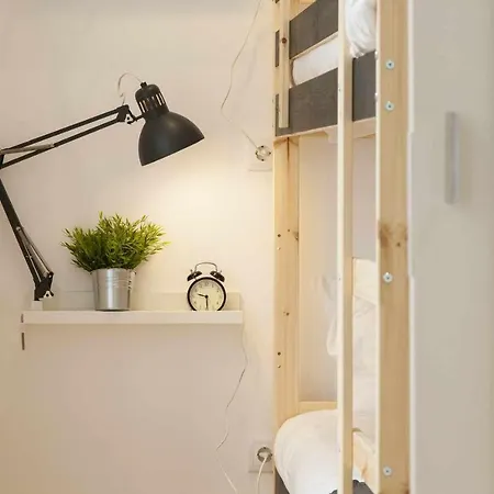 Yellow Design Estudio Com Ac Baixa Chiado דירה *