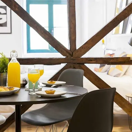 Apartment Yellow Design Chiado Center Lissabon